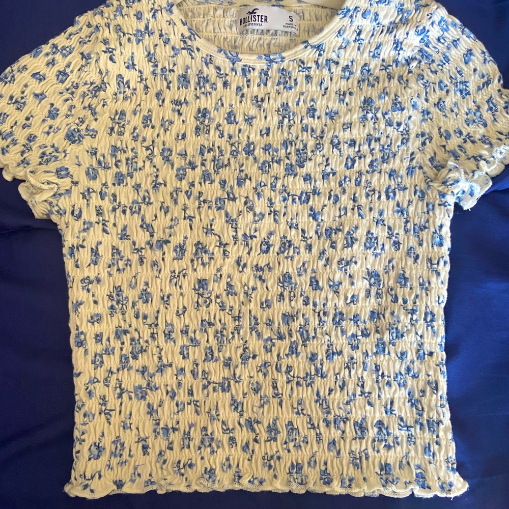 Stunning stretch top blue and whit brand new Hollister